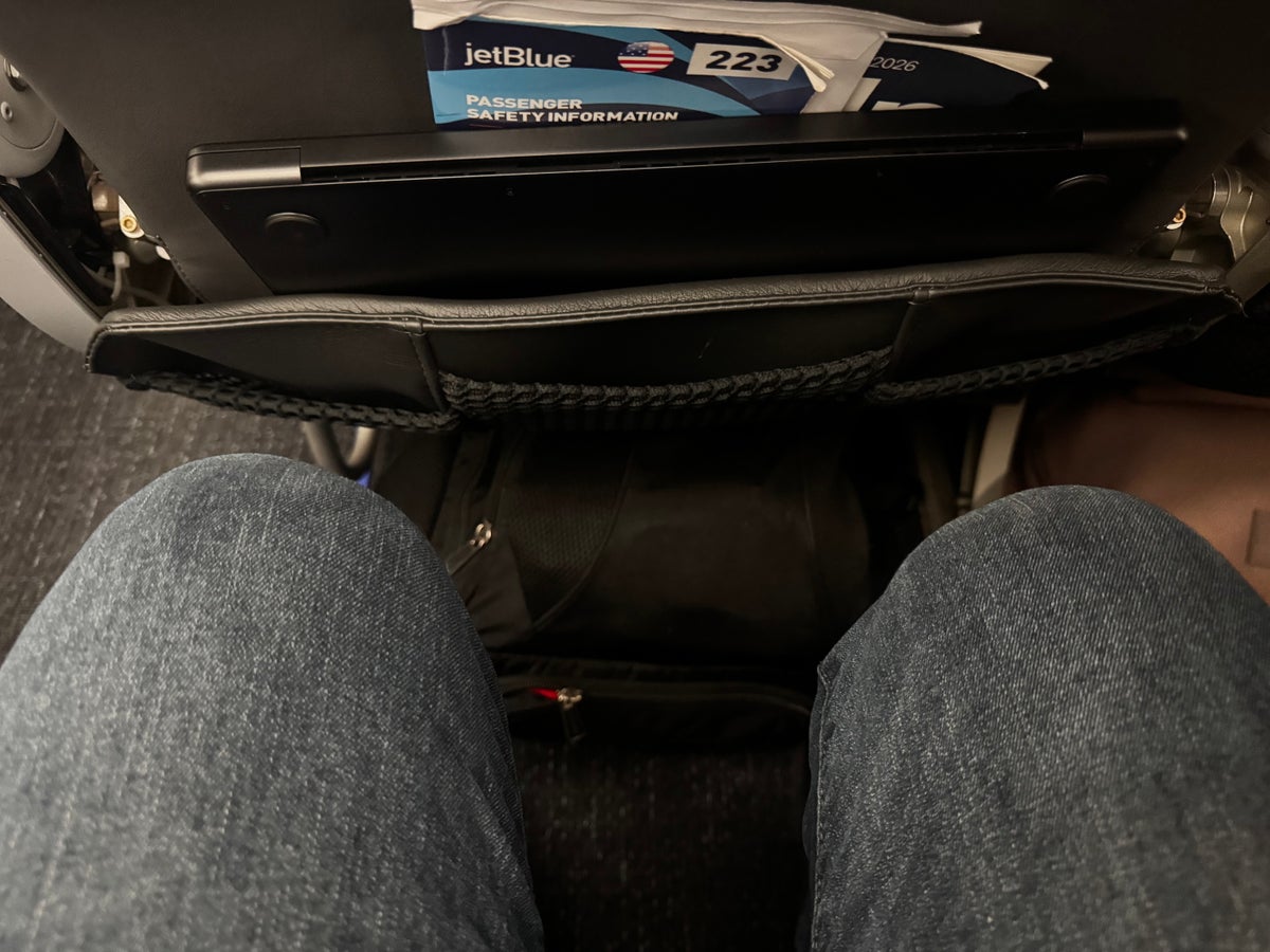 JetBlue A220 economy space at knees