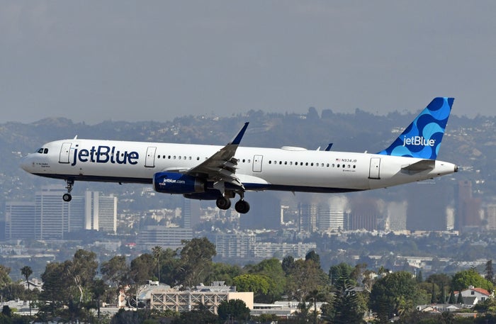 JetBlue A321 landing LAX