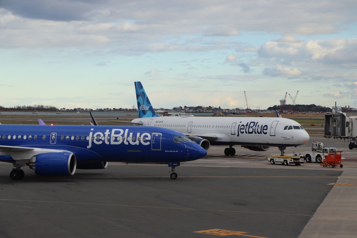 JetBlue planes at gates BOS