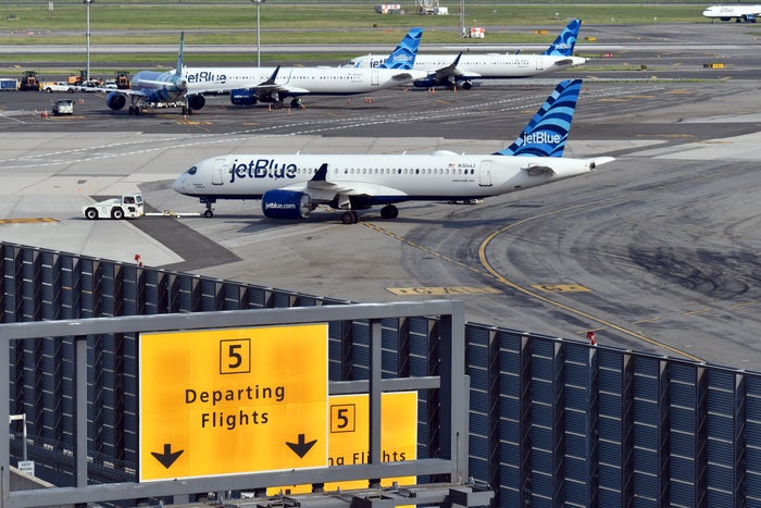 Starlink Expands, 2 FAA Updates, JetBlue Grows in Colombia, and More Airline News