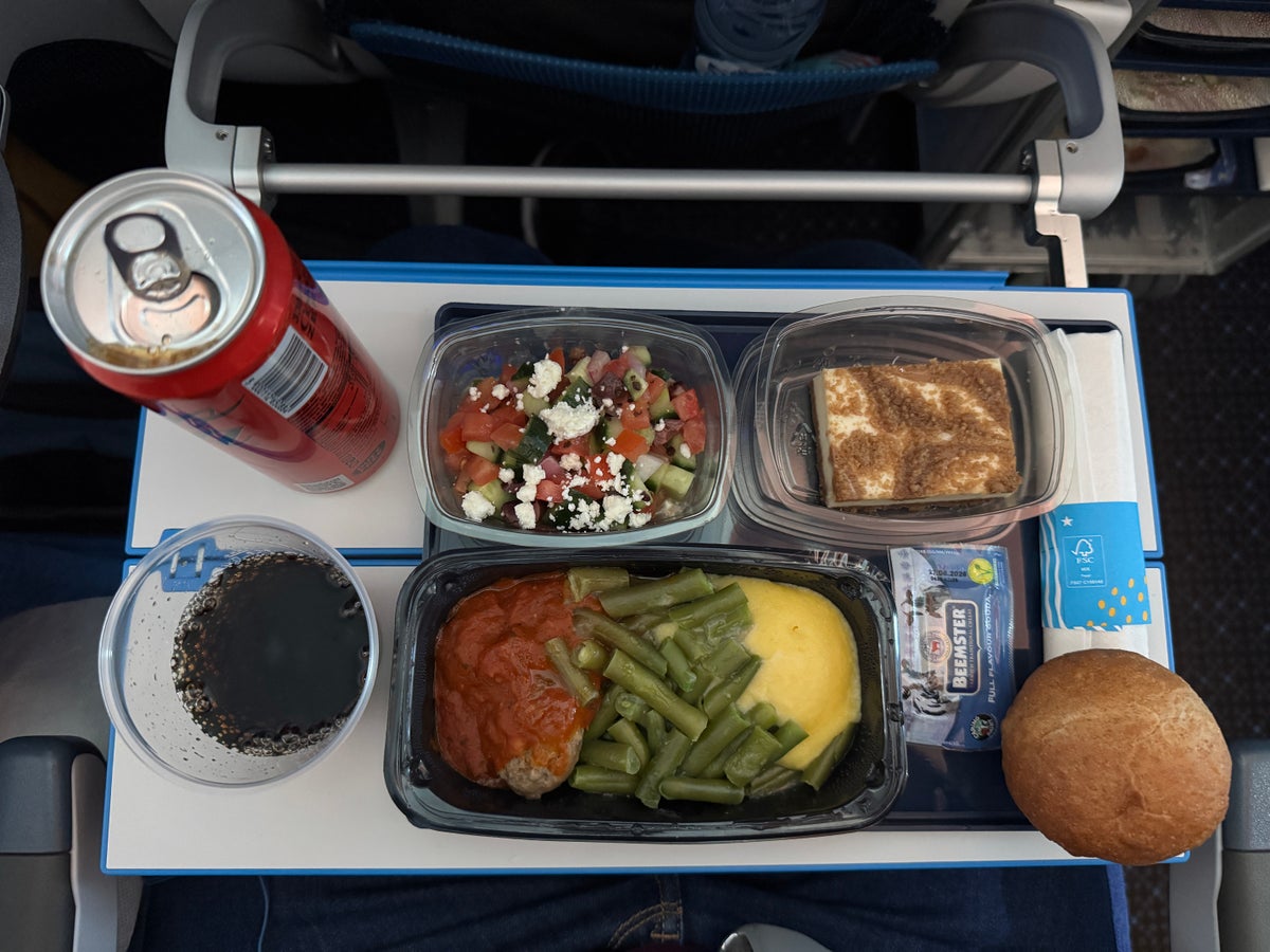 KLM 787 10 economy IAH AMS dinner