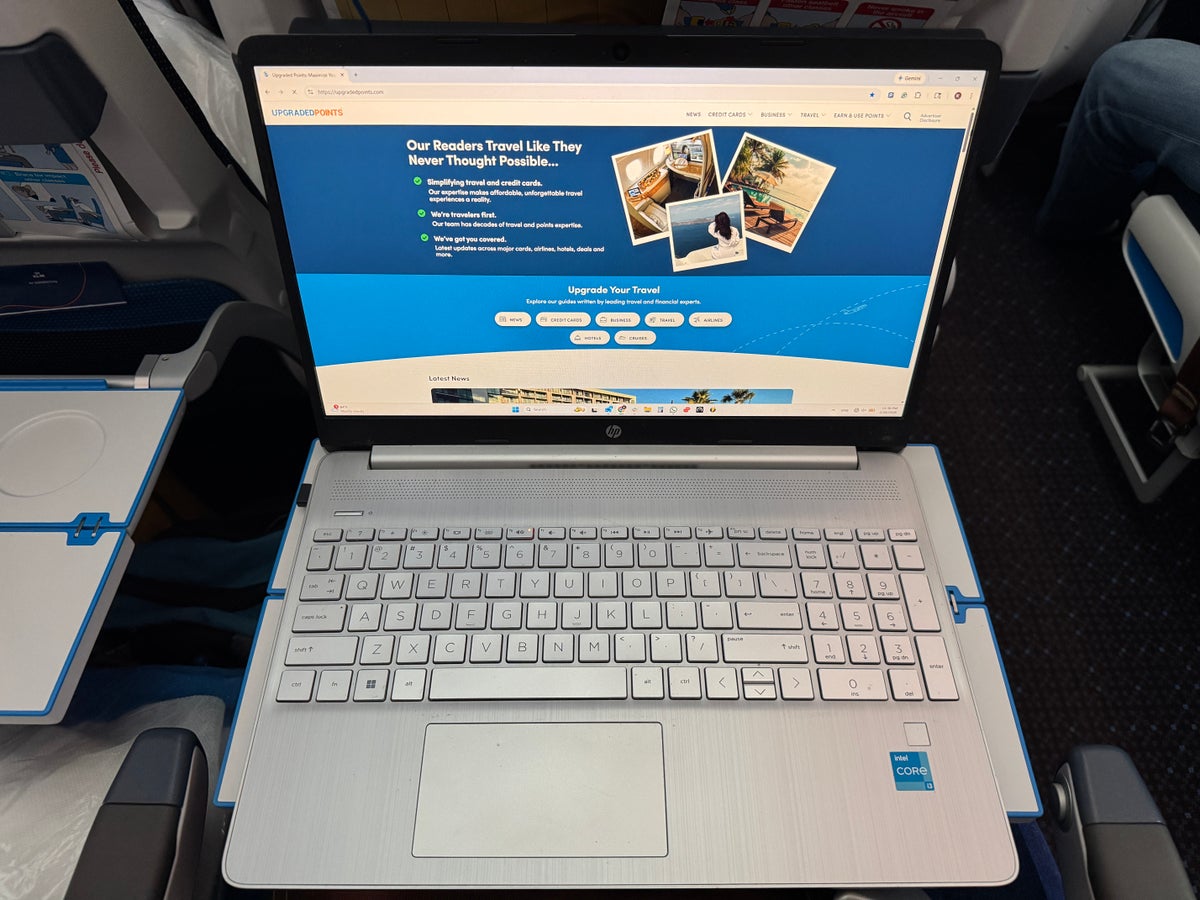 KLM 787 10 economy IAH AMS laptop on tray table