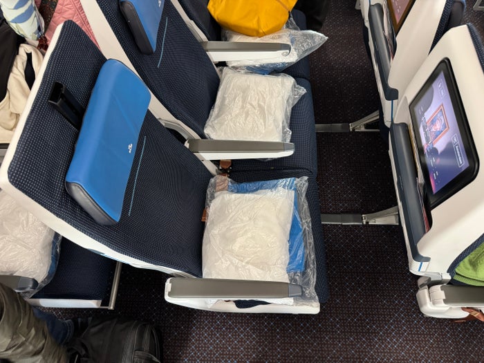 KLM 787 10 economy IAH AMS seat 33G
