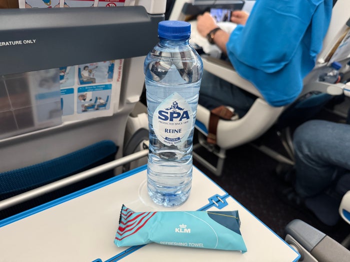 KLM 787 10 economy IAH AMS water towel KLM 787 10 economy IAH AMS water towel