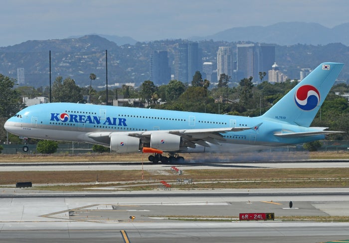 Korean Air A380 landing LAX