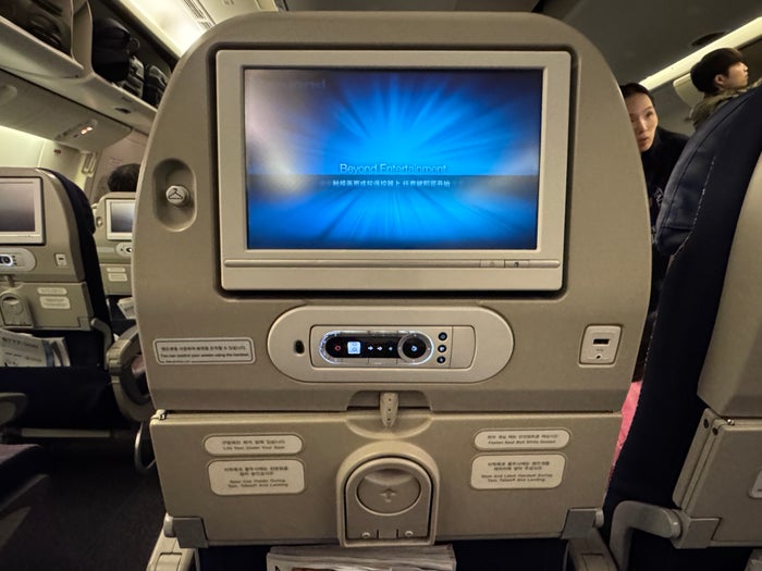 Korean Air B777 300 LHR ICN economy IFE screen