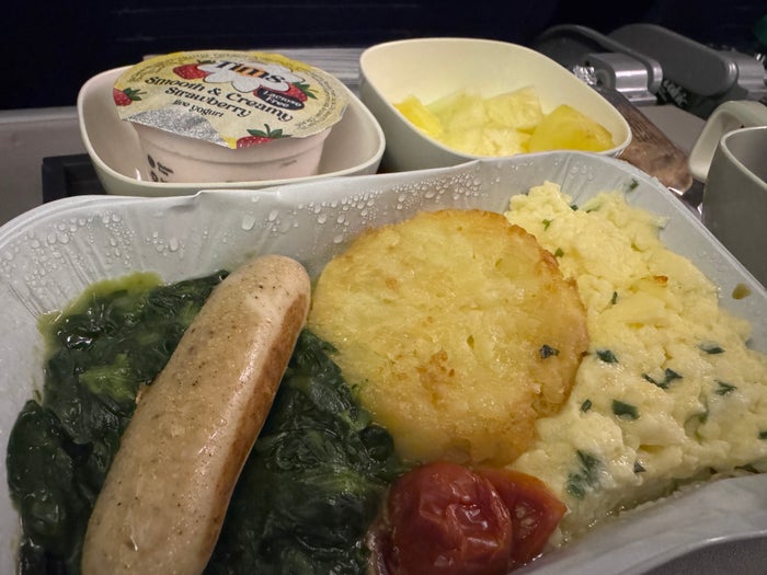 Korean Air B777 300 LHR ICN economy breakfast detail
