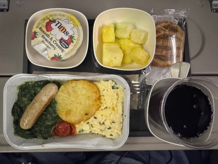 Korean Air B777 300 LHR ICN economy breakfast eggs