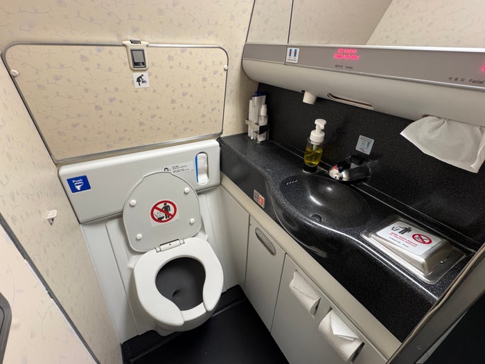 Korean Air B777 300 LHR ICN economy lavatory