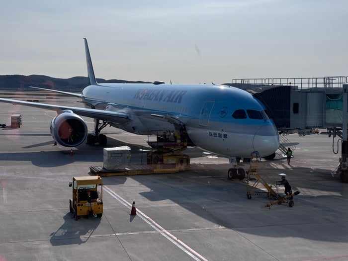 Korean Air B777 300 LHR ICN economy on arrival