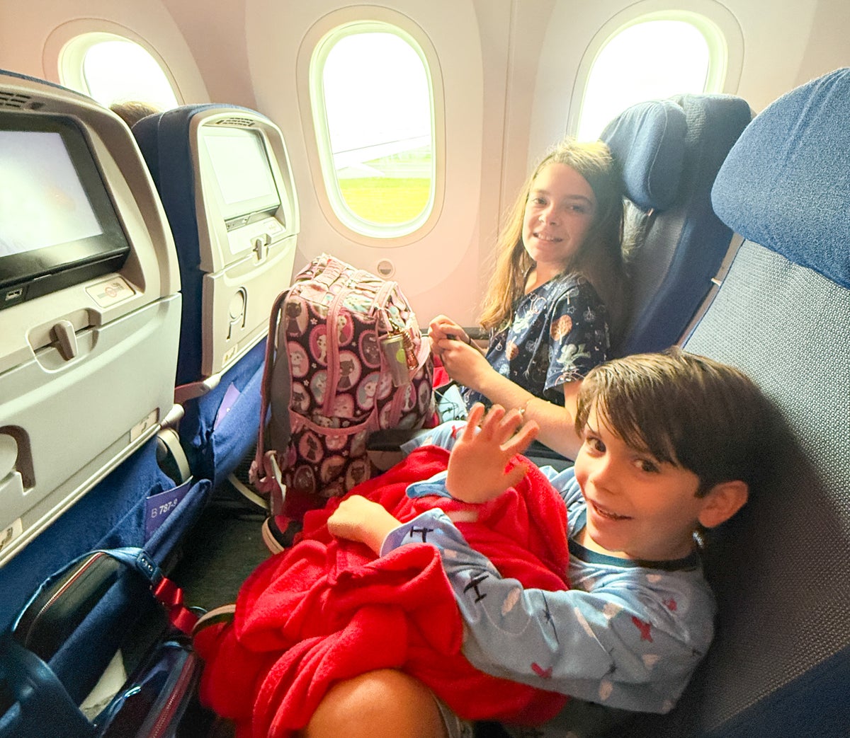 LATAM 787 Dreamliner Economy Family Image Credit Chris Hassan 03