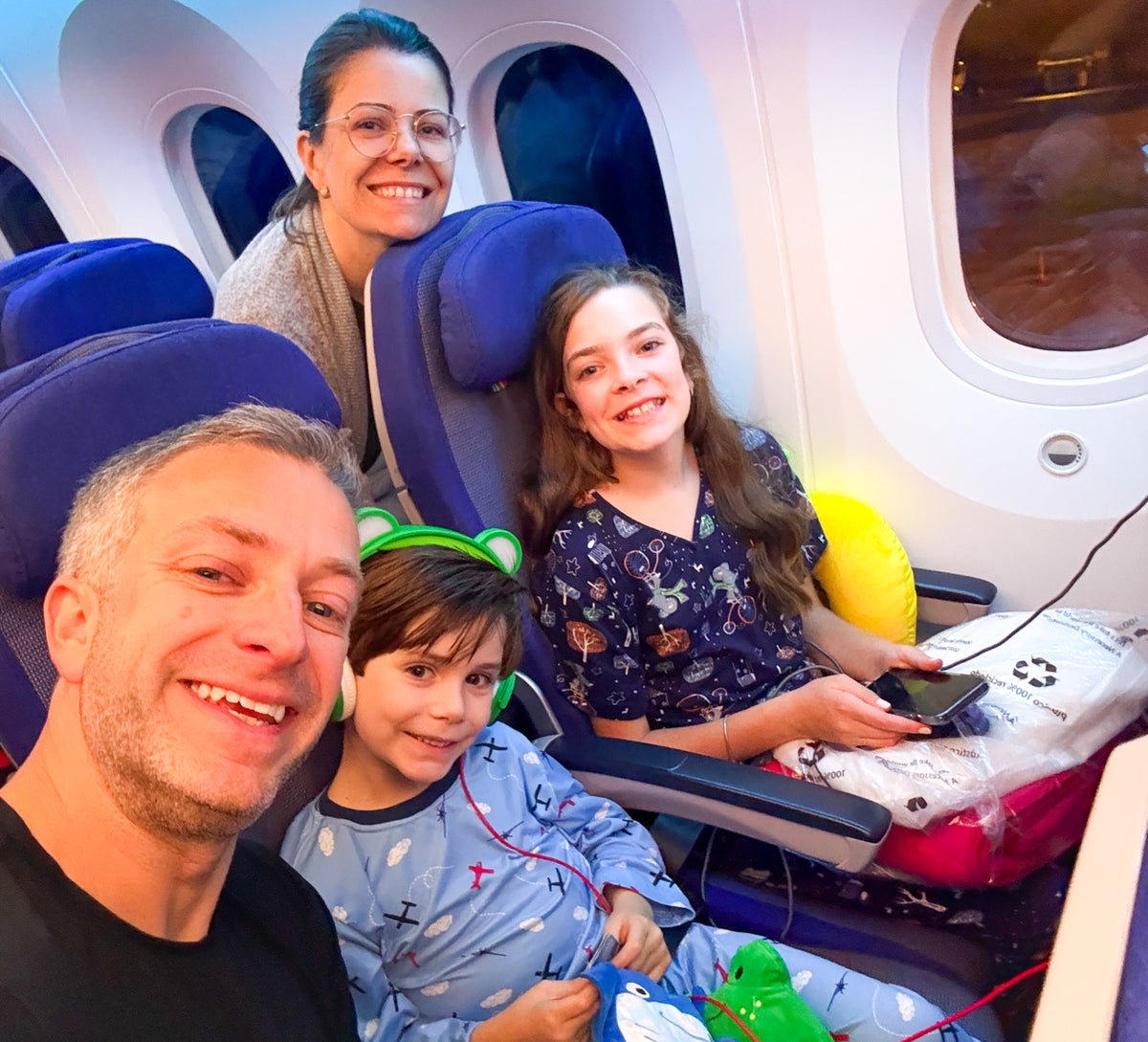 LATAM 787 Economy seats Family Image Credit Chris Hassan 04
