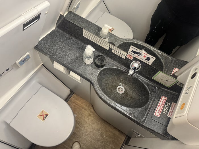 LATAM A320 Premium Economy Lavatory LATAM A320 Premium Economy Lavatory