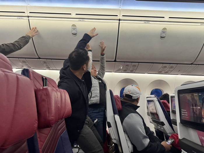 LATAM B787 9 GRU MEX Closing Overhead Bins