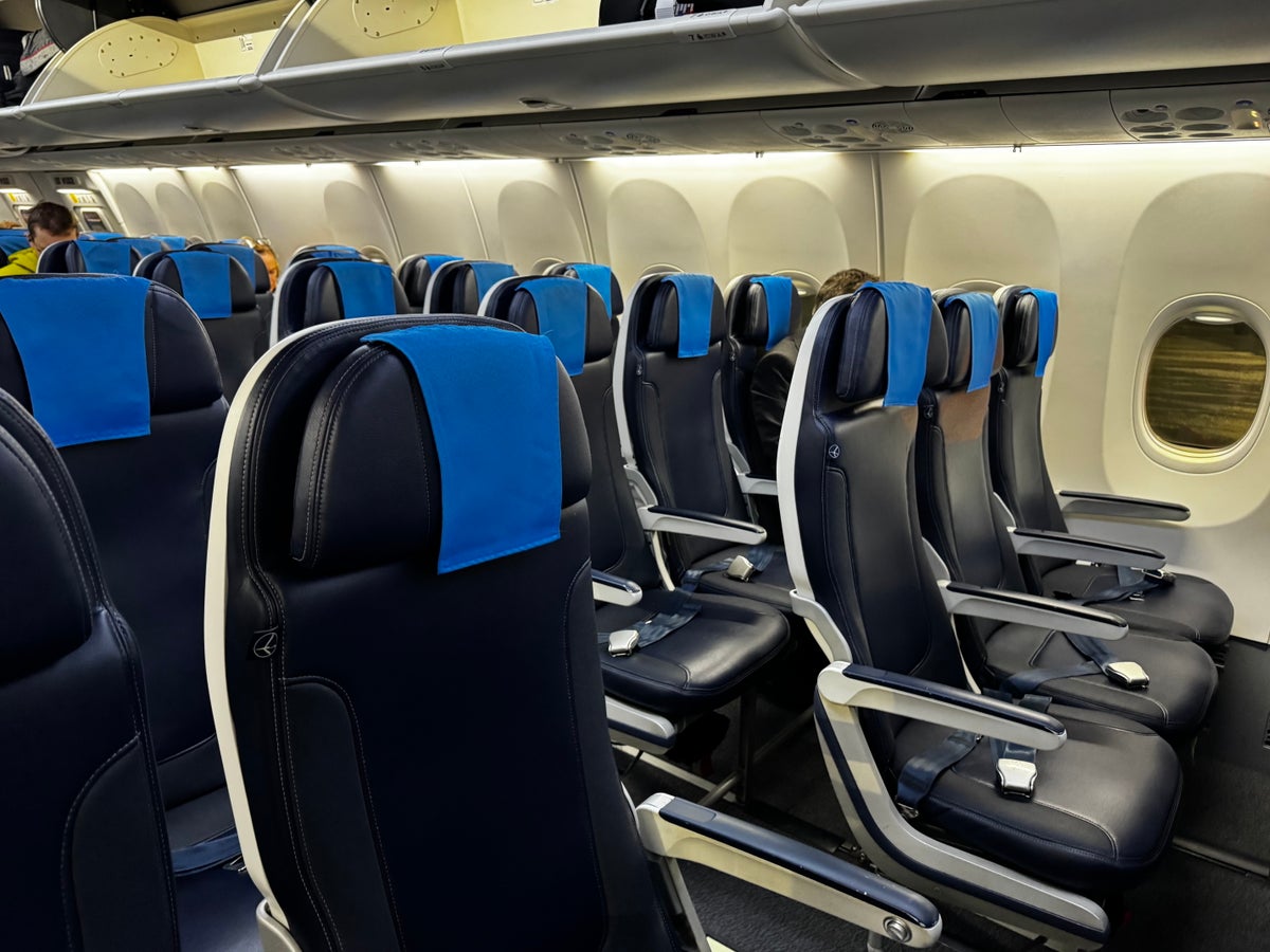 LOT Polish Boeing 737 MAX 8 rows of seats