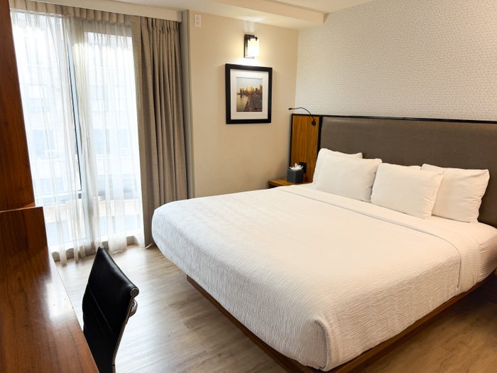 La Quinta by Wyndham New York City queen bed
