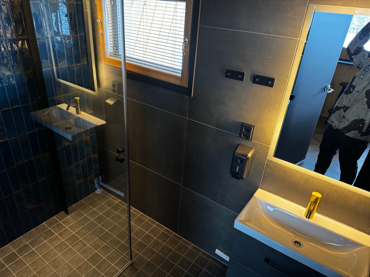 Lapland Glow Chalets bathroom