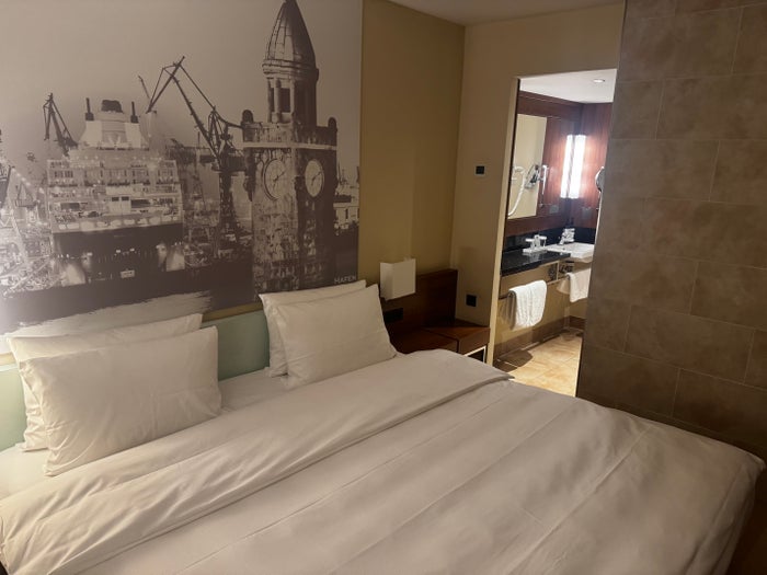 Lindner Hotel Hamburg Am Michel JdV Hyatt 1 King Bed Deluxe bath entry