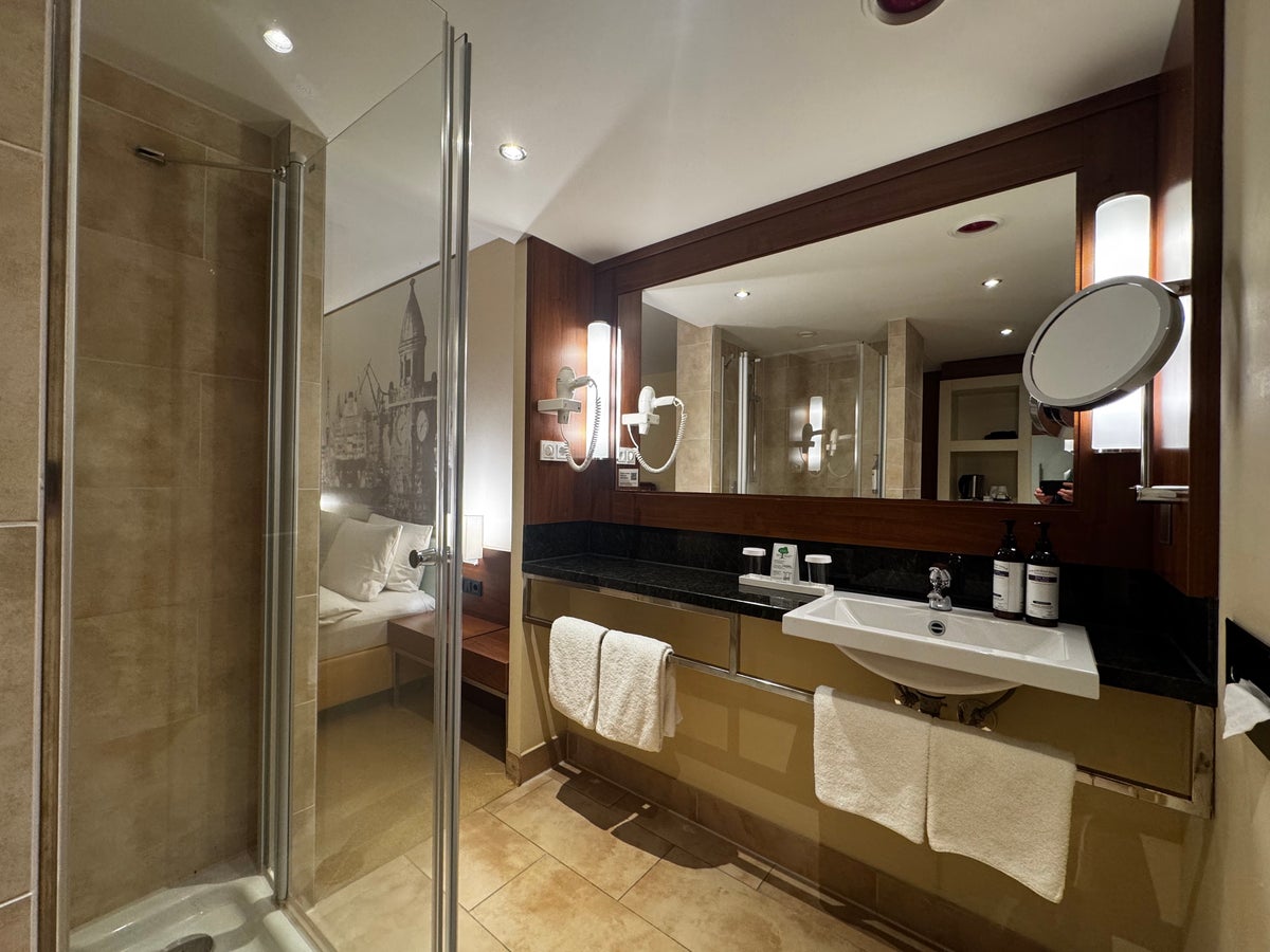 Lindner Hotel Hamburg Am Michel JdV Hyatt 1 King Bed Deluxe bathroom