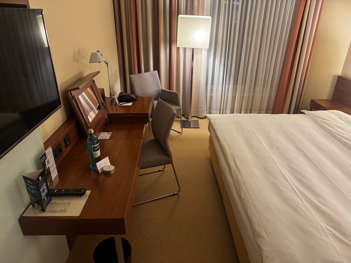 Lindner Hotel Hamburg Am Michel JdV Hyatt 1 King Bed Deluxe bedroom desk chair