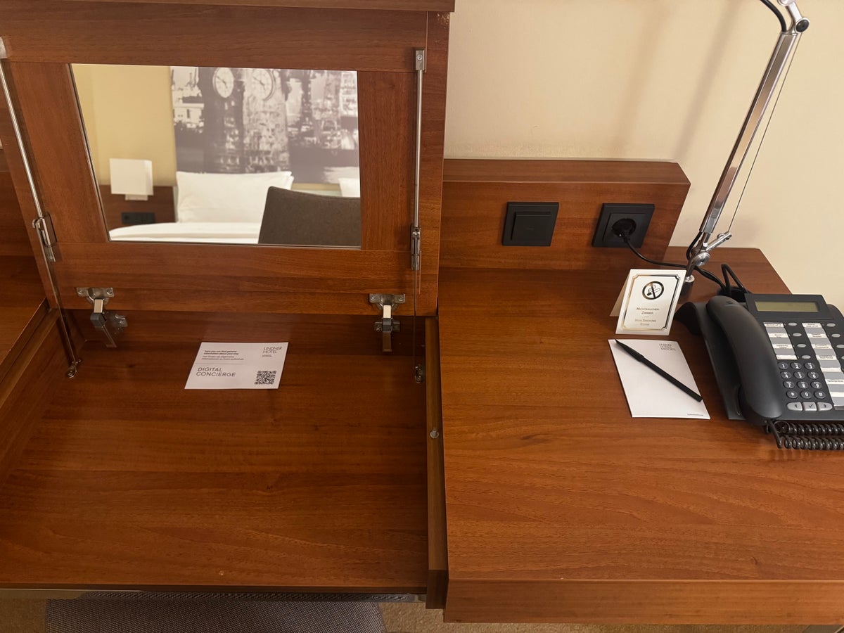 Lindner Hotel Hamburg Am Michel JdV Hyatt 1 King Bed Deluxe desk