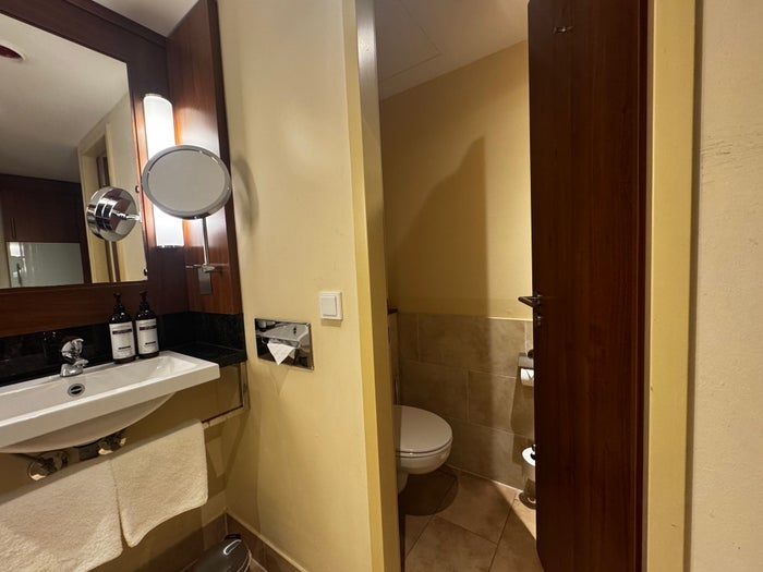 Lindner Hotel Hamburg Am Michel JdV Hyatt 1 King Bed Deluxe toilet