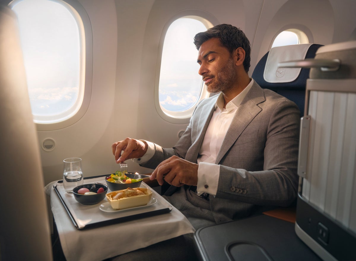 Lufthansa FOX business passenger dining