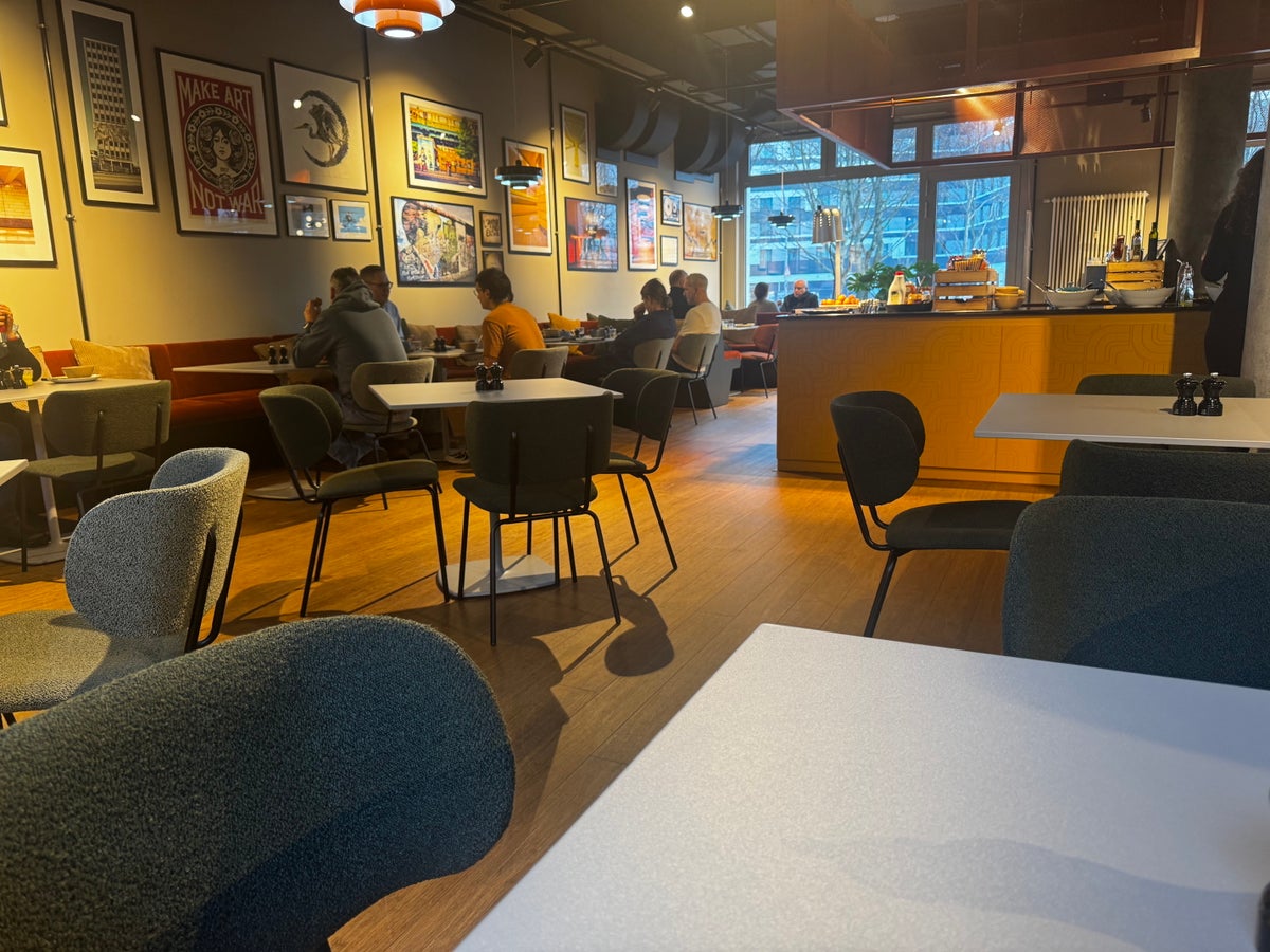 Me and All Hotel Berlin East Side restaurant seating