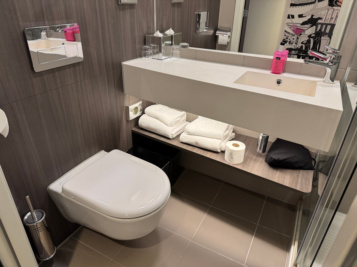 Moxy Paris Charles de Gaulle Airport toilet