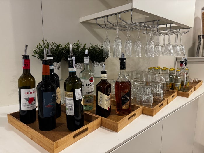 Narbutas Business Lounge Vilnius VNO alcohol