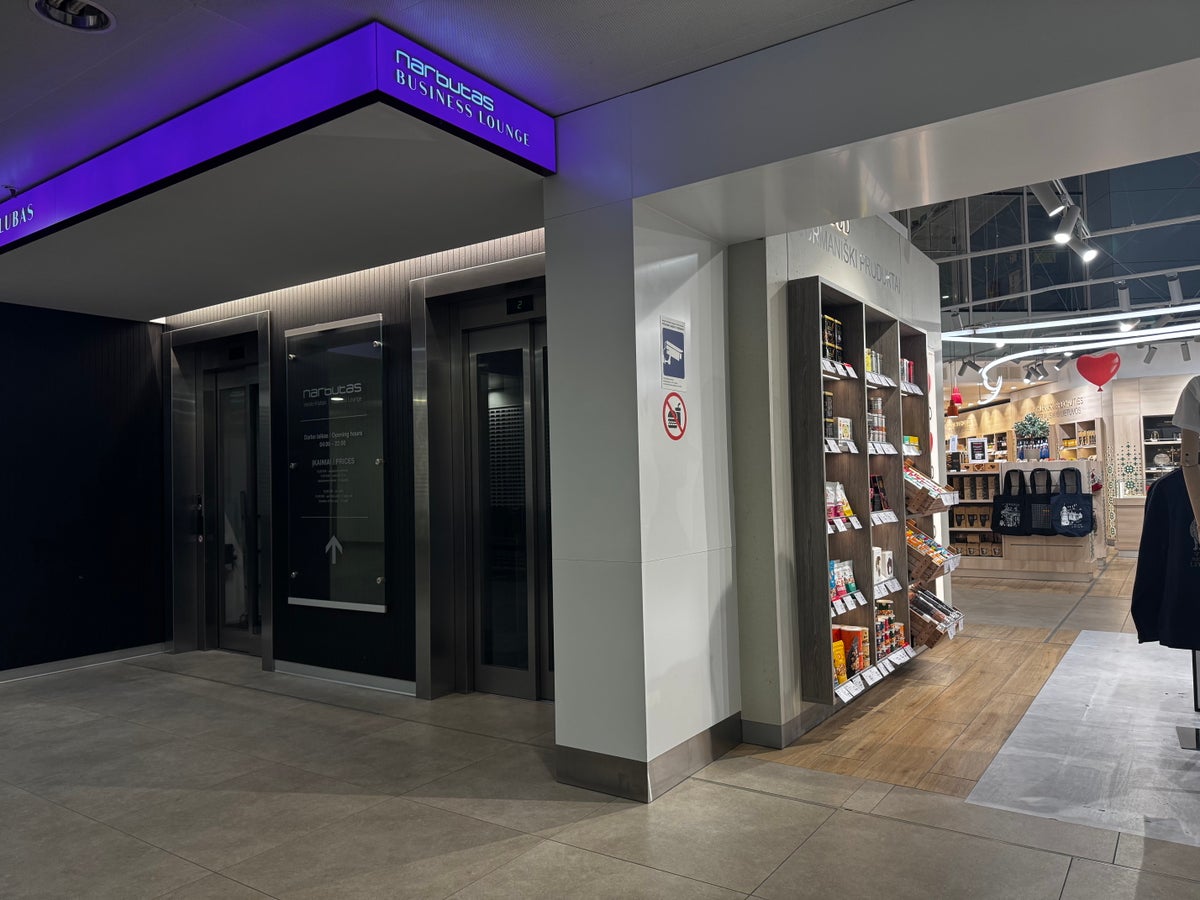 Narbutas Business Lounge Vilnius VNO elevators