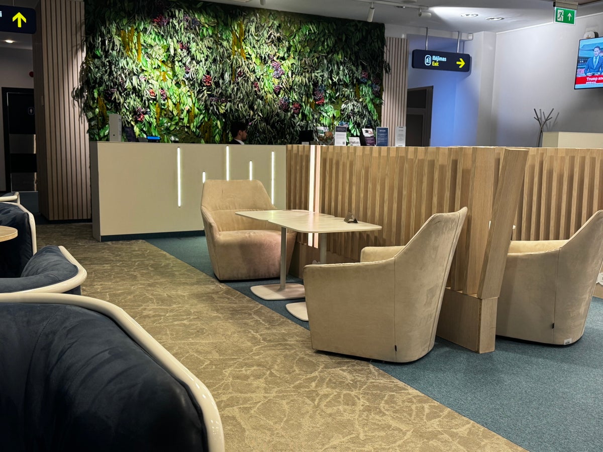 Narbutas Business Lounge Vilnius VNO reception