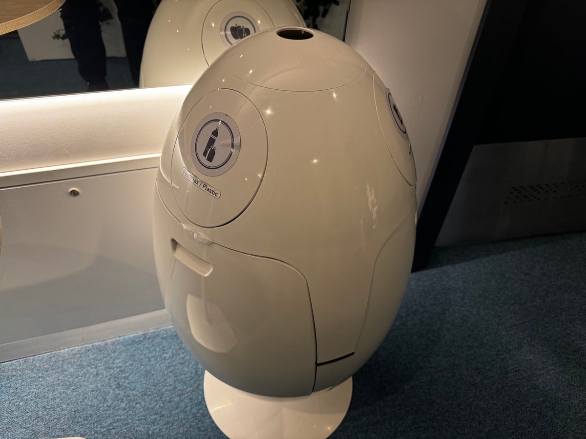 Narbutas Business Lounge Vilnius VNO recycling