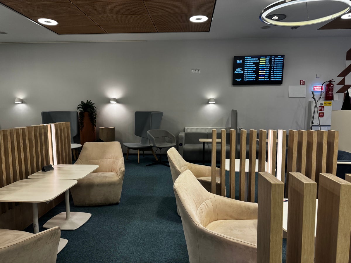 Narbutas Business Lounge Vilnius VNO seating