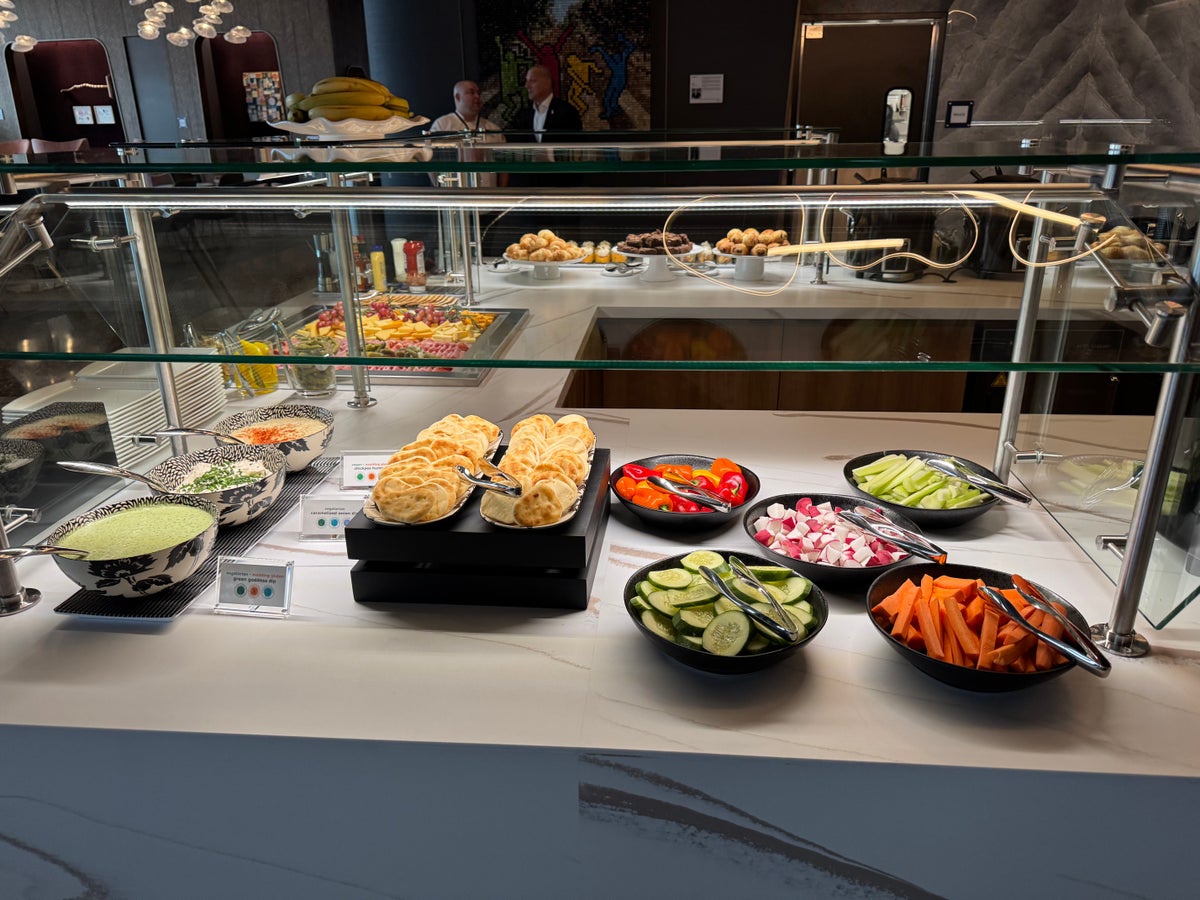 New Delta Sky Club SLC Buffet New Delta Sky Club SLC Buffet