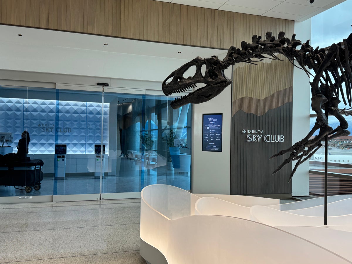 New Delta Sky Club SLC Dinosaur New Delta Sky Club SLC Dinosaur