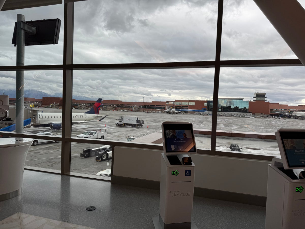 New Delta Sky Club SLC Entrance Lobby New Delta Sky Club SLC Entrance Lobby