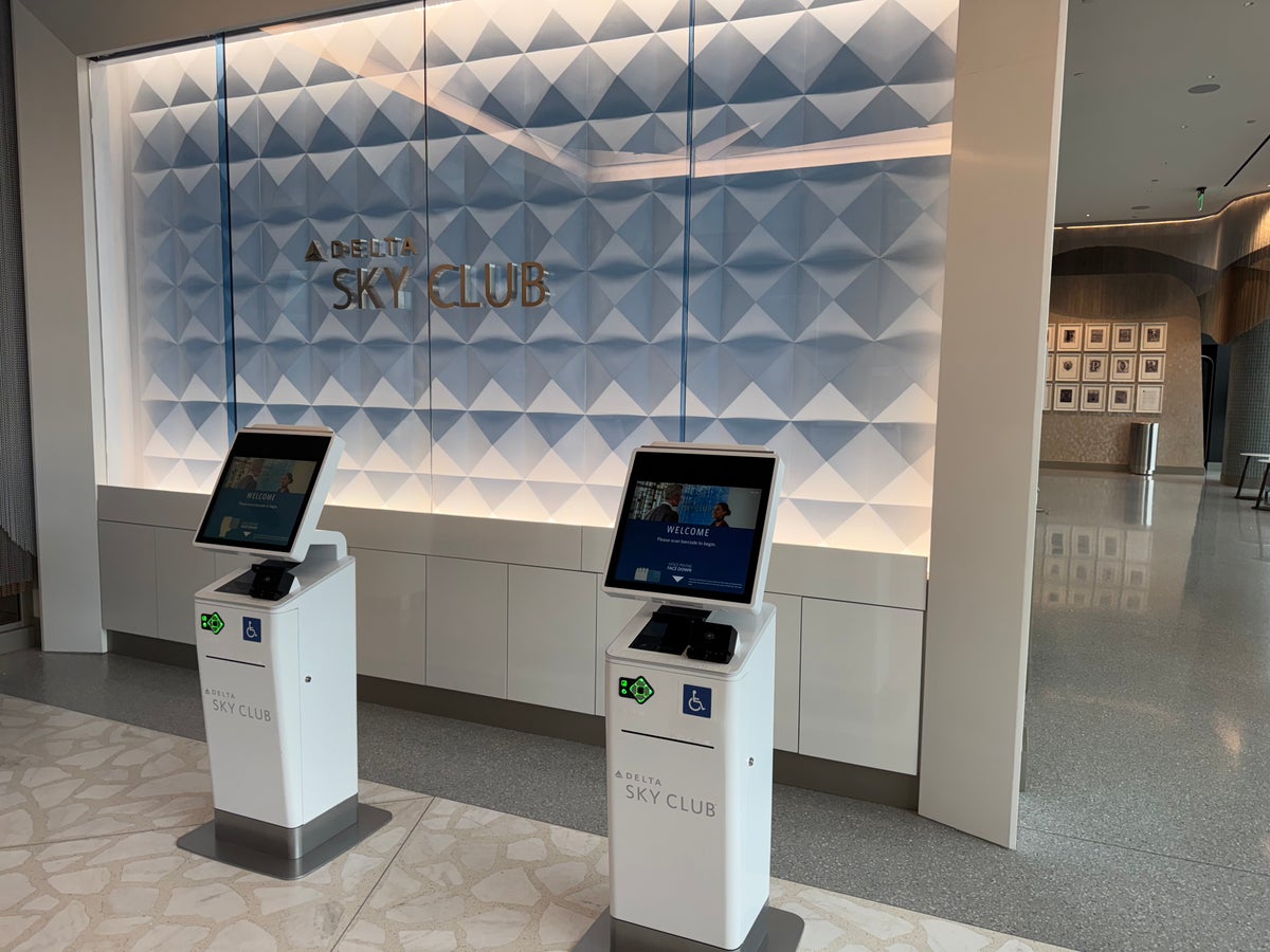 New Delta Sky Club SLC Kiosks New Delta Sky Club SLC Kiosks