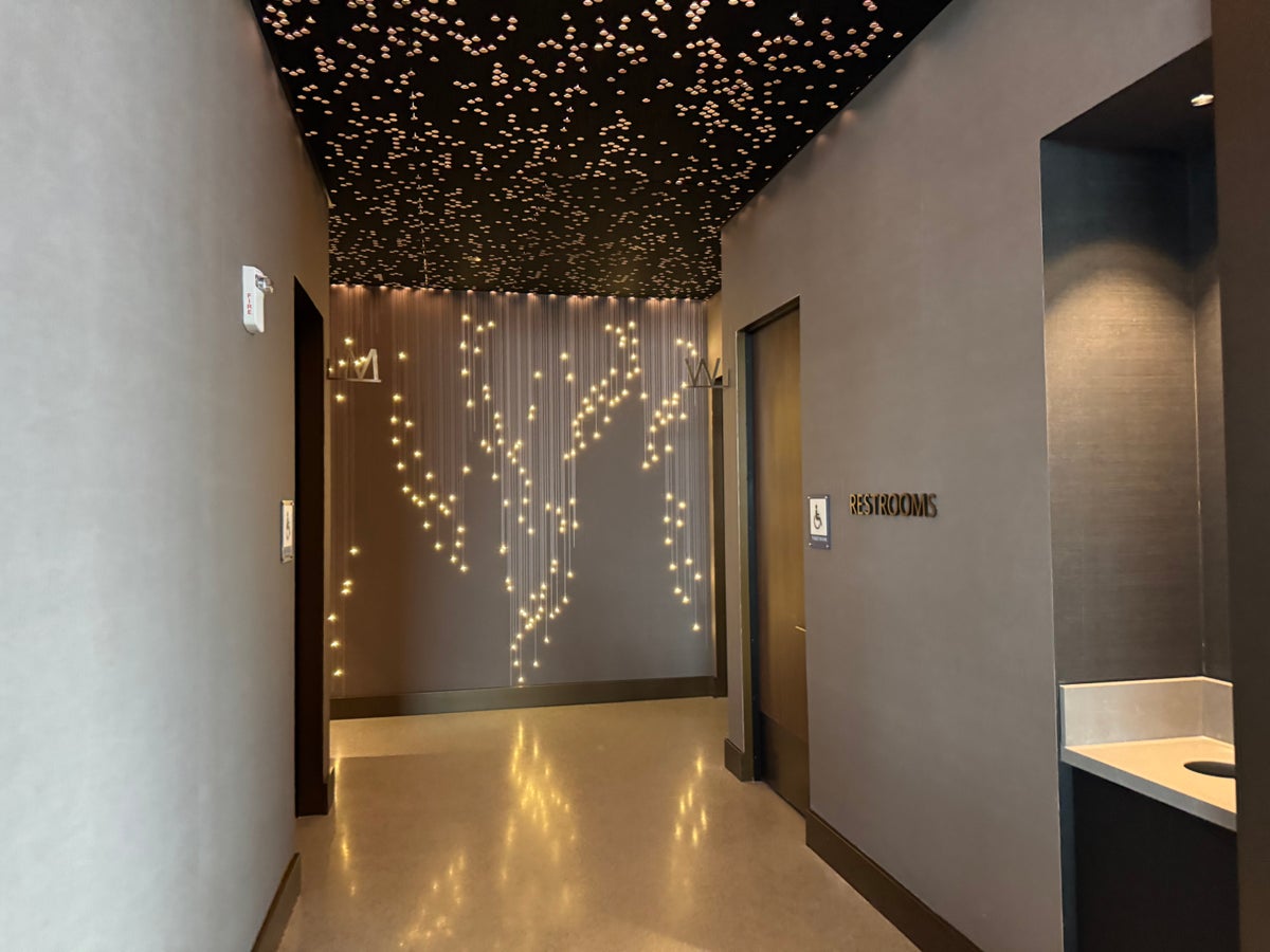New Delta Sky Club SLC Restrooms New Delta Sky Club SLC Restrooms