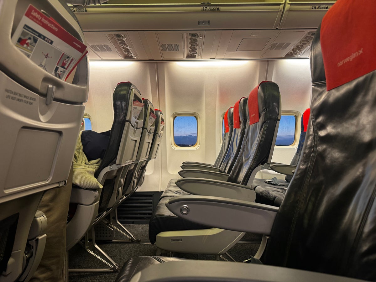 Norwegian B737 800 rows