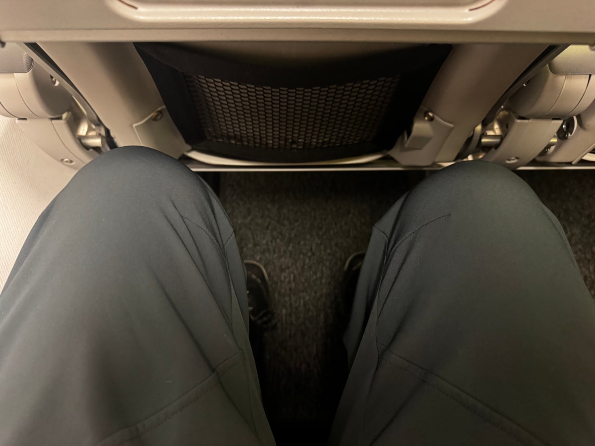 Norwegian B737 800 space at knees