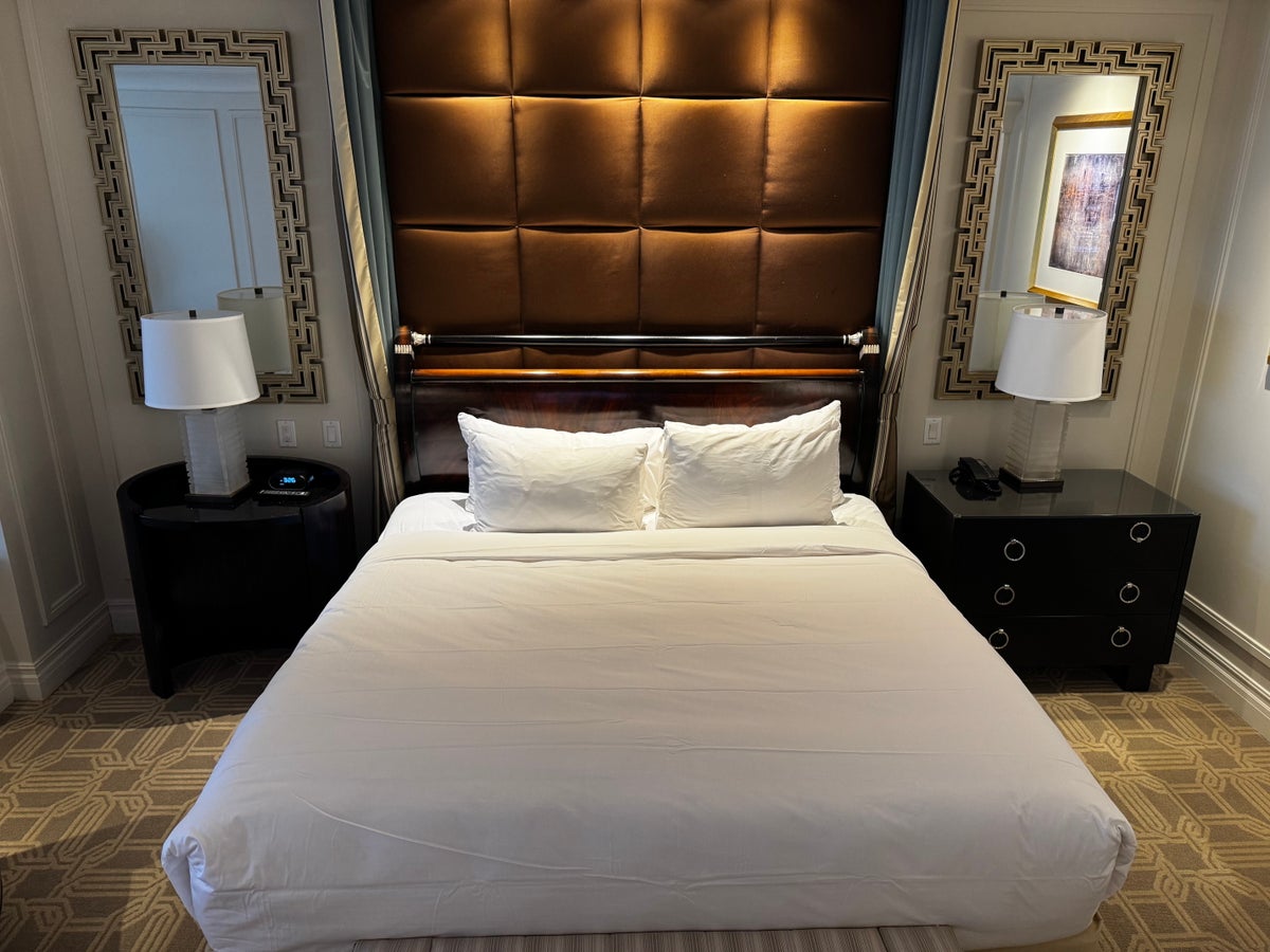 Palazzo Las Vegas Luxury King Suite bed