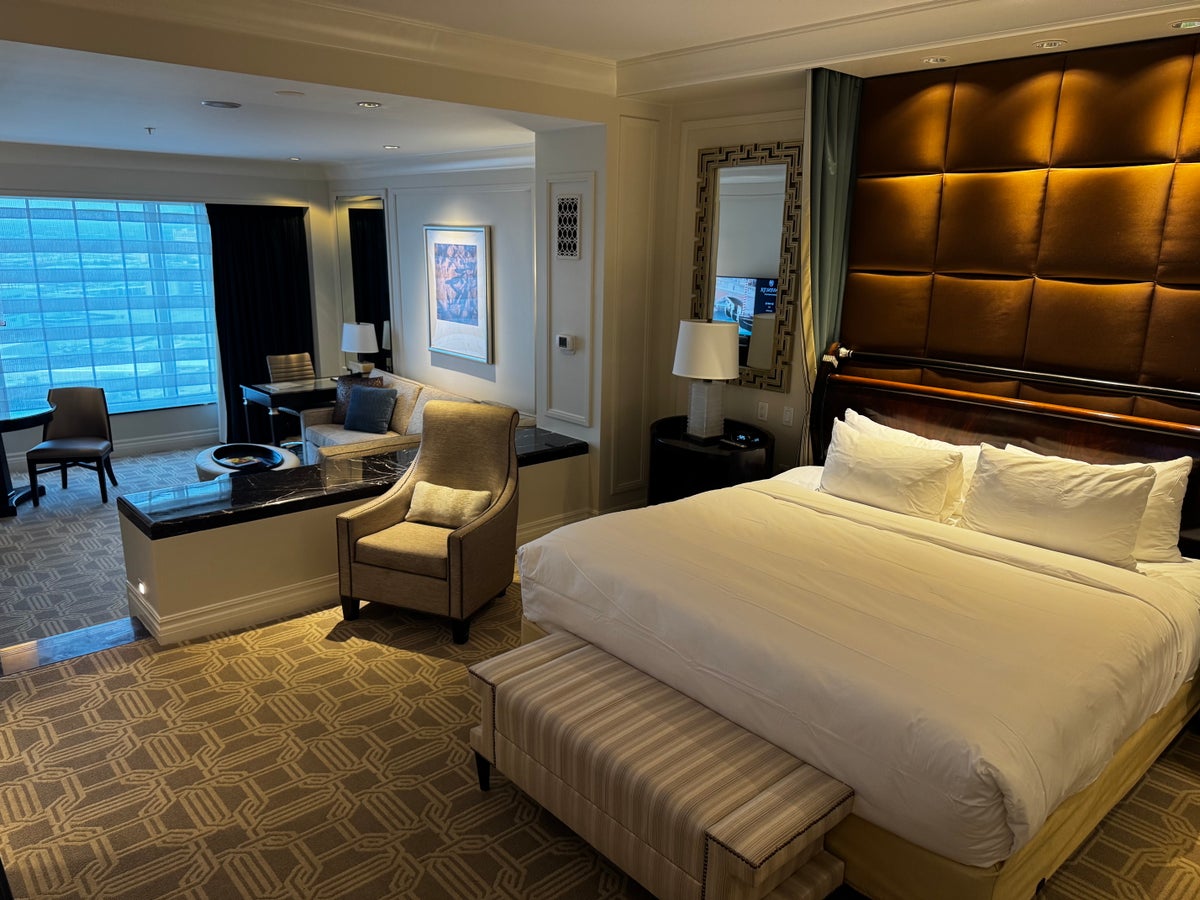 Palazzo Las Vegas Luxury King Suite bedroom