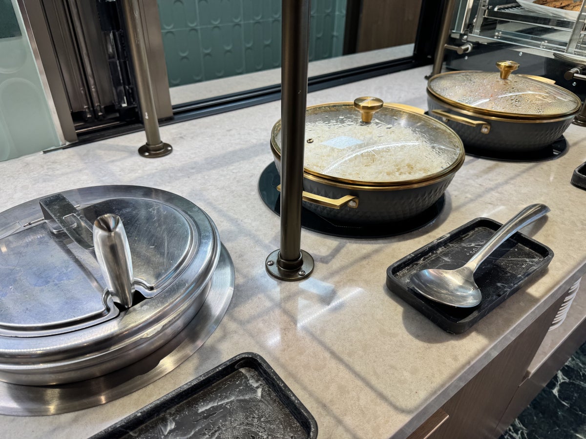 Plaza Premium First DFW Hot Buffet