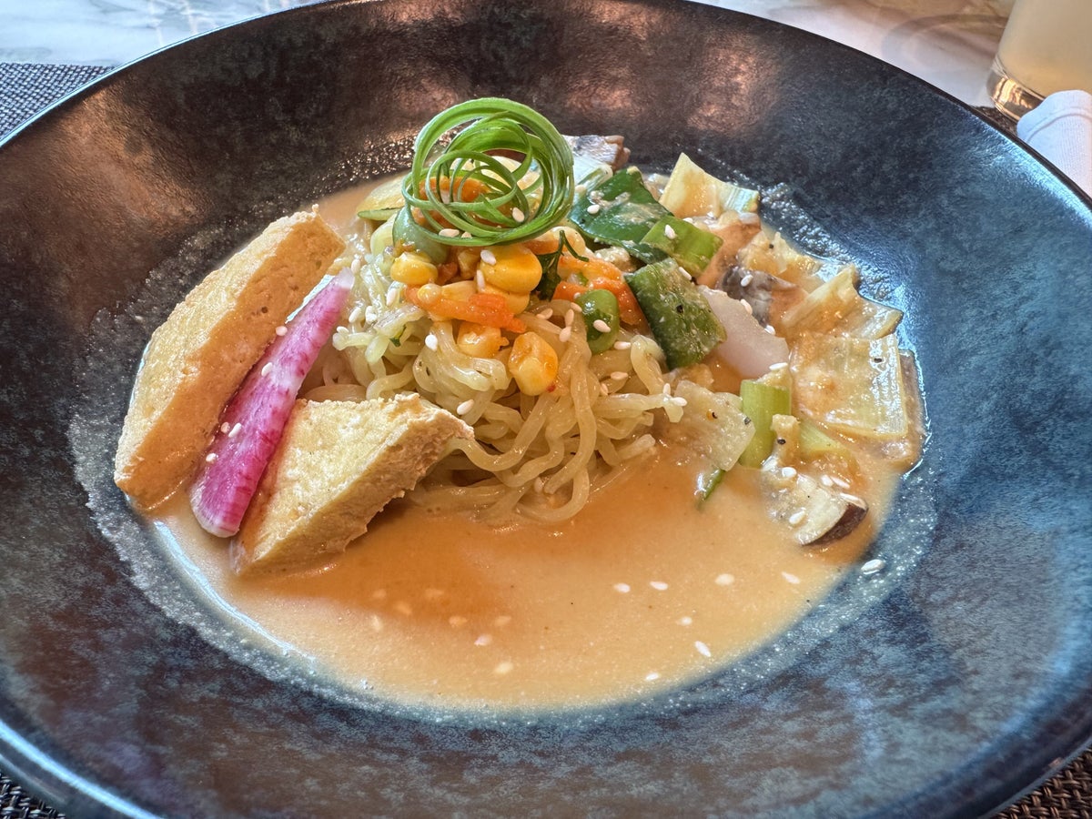 Plaza Premium First DFW Curry Ramen