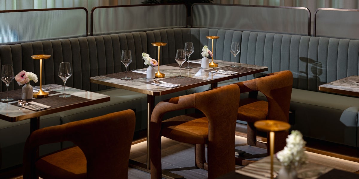 Plaza Premium First Lounge DFW Terminal D dining cropped