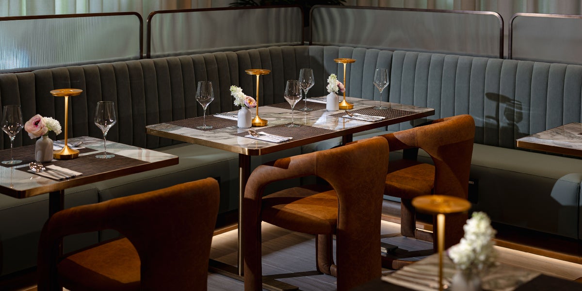 Plaza Premium First Lounge DFW Terminal D dining