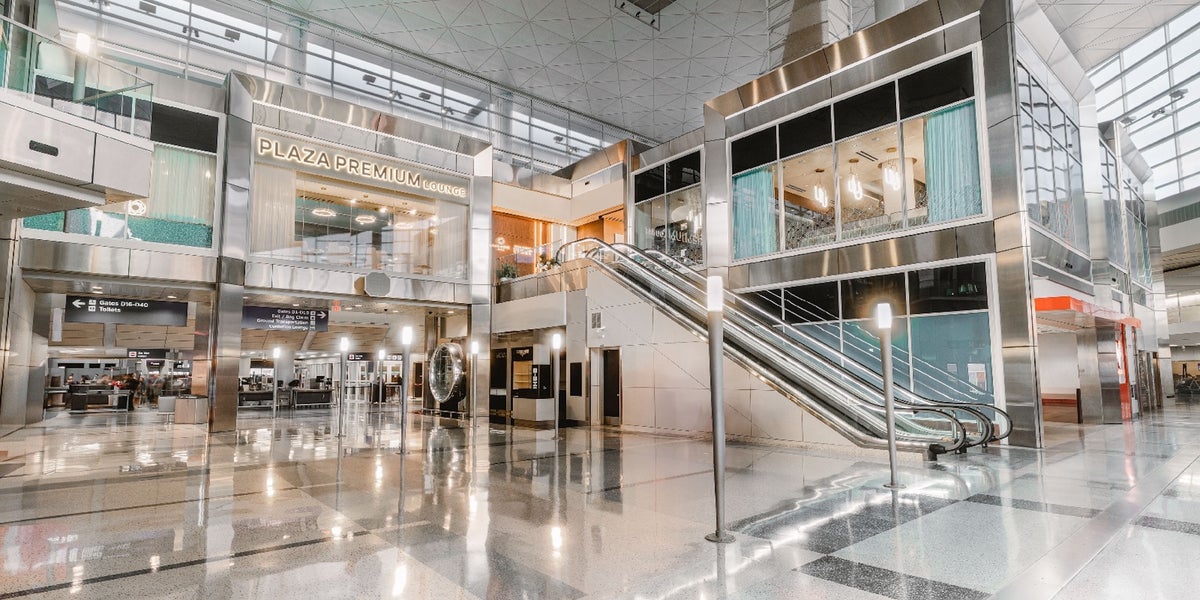 Plaza Premium Lounge DFW Terminal D entrance cropped