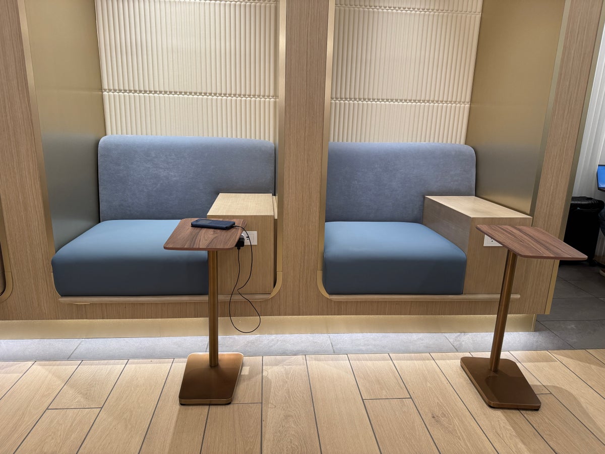 Plaza Premium Lounge DFW cubbies