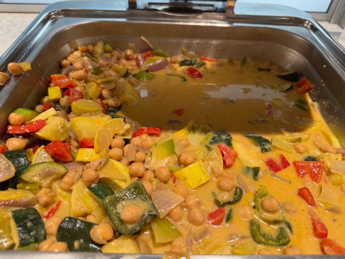 Plaza Premium Lounge DFW curry